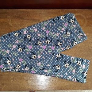 Minnie Mouse leggings
TC